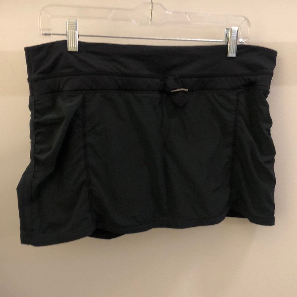 Lululemon black skirt, sz 10, 70522